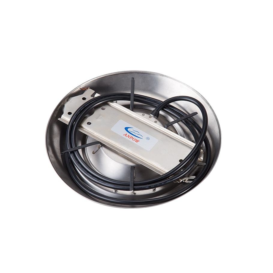 تحت ضوء الماء 